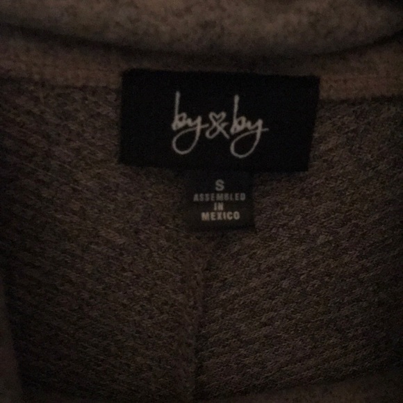 Top - Picture 3 of 4